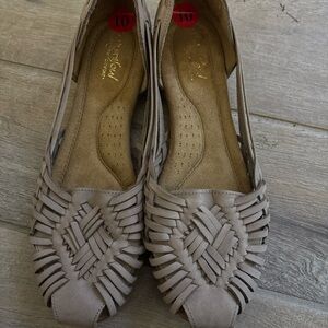 Natural Soul Women's Taupe Woven Leather Slip-On Flat Shoe Size 10